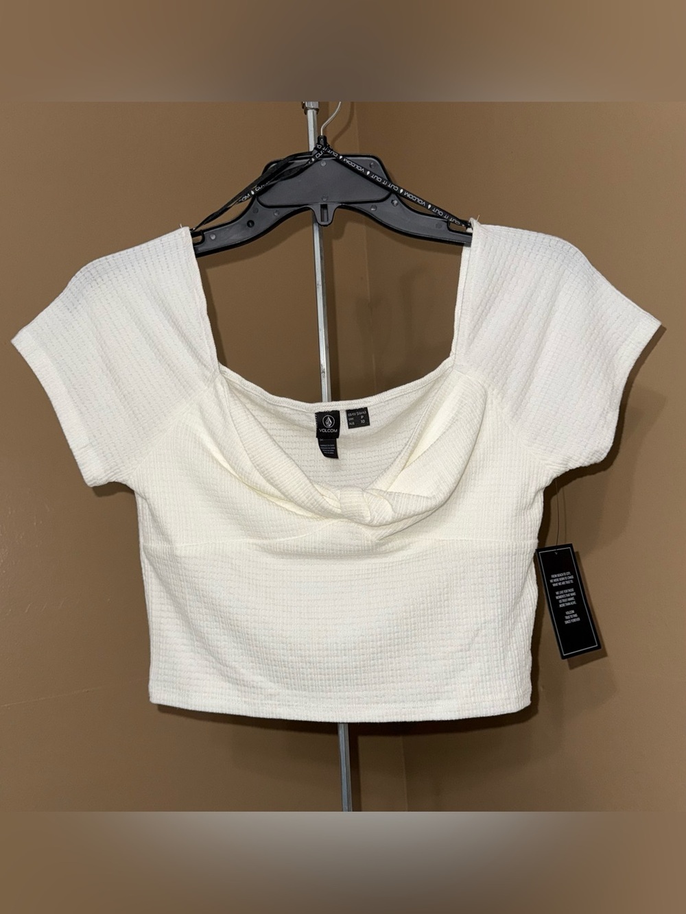 NEW VOLCOM Women's White Short Sleeve Knit Crop Top. Size small.